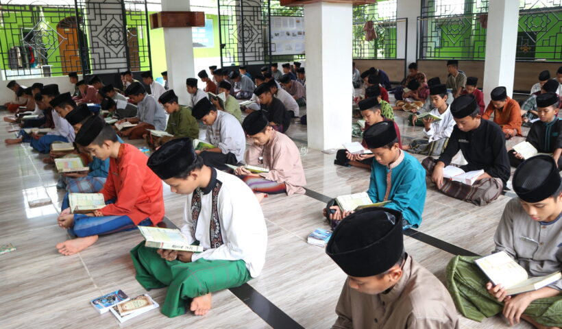 Gambar: https://www.ponpesmadaniglobalcitizenship.com/2024/05/mengenal-lebih-dekat-kehidupan-di.html?m=1