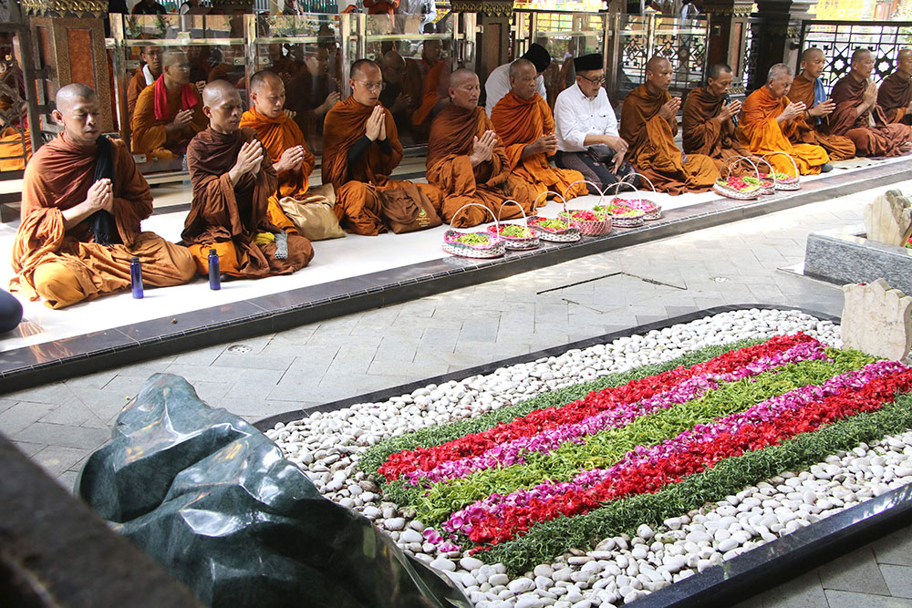suasan ziarah di makam Gus Dur.