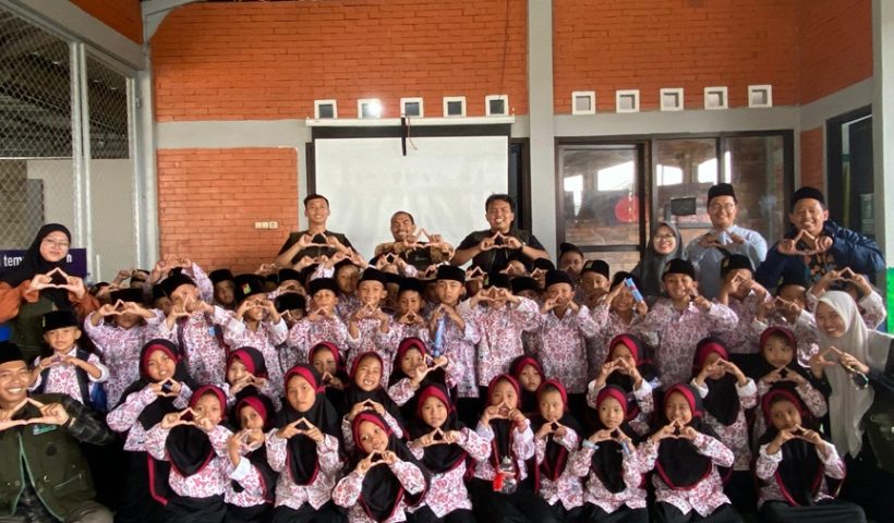 kunjungan siswa SDI Tebuireng ke BST (Foto: Tebuireng Online)